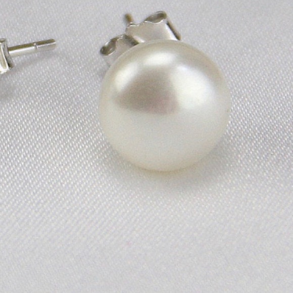 AAA 7mm authentic Pearl Stud earrings, high luster & tick nacre - Picture 3 of 3